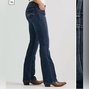 Wrangler Low Rise Bootcut Jeans. EUC. Women’s 1 (actual 26x31)